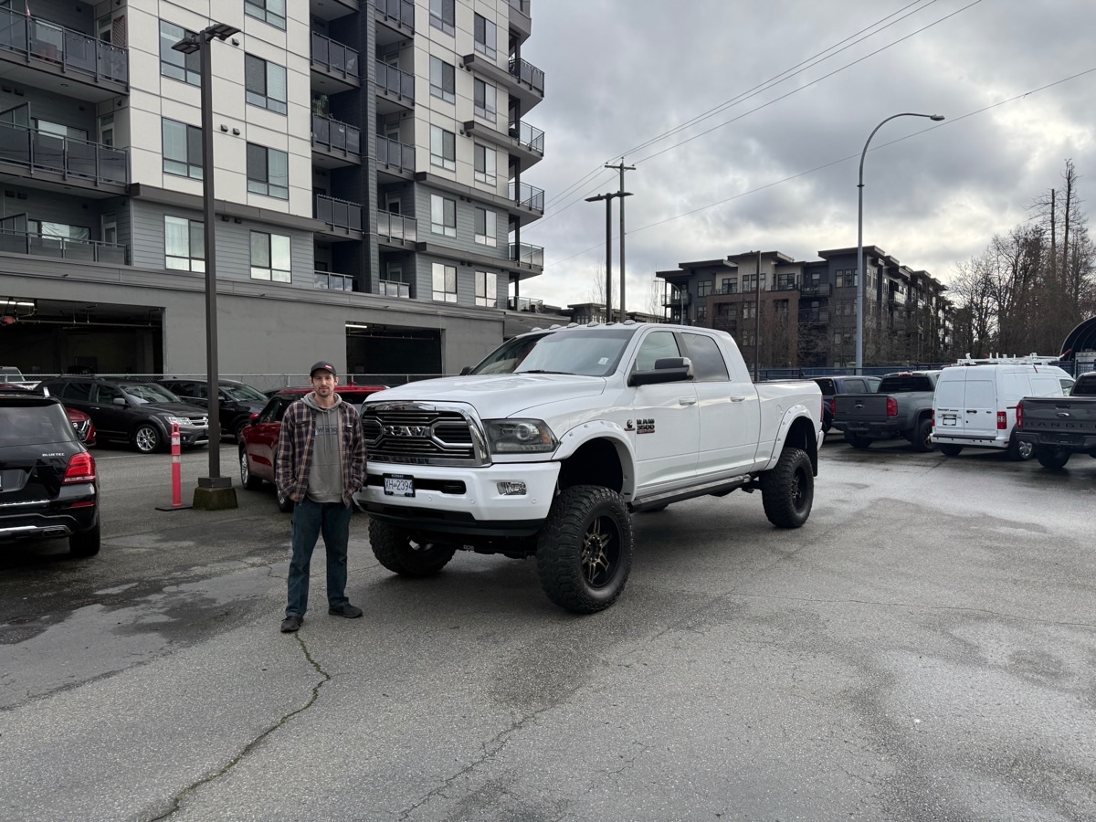 GetGoing customer with their new vehicle