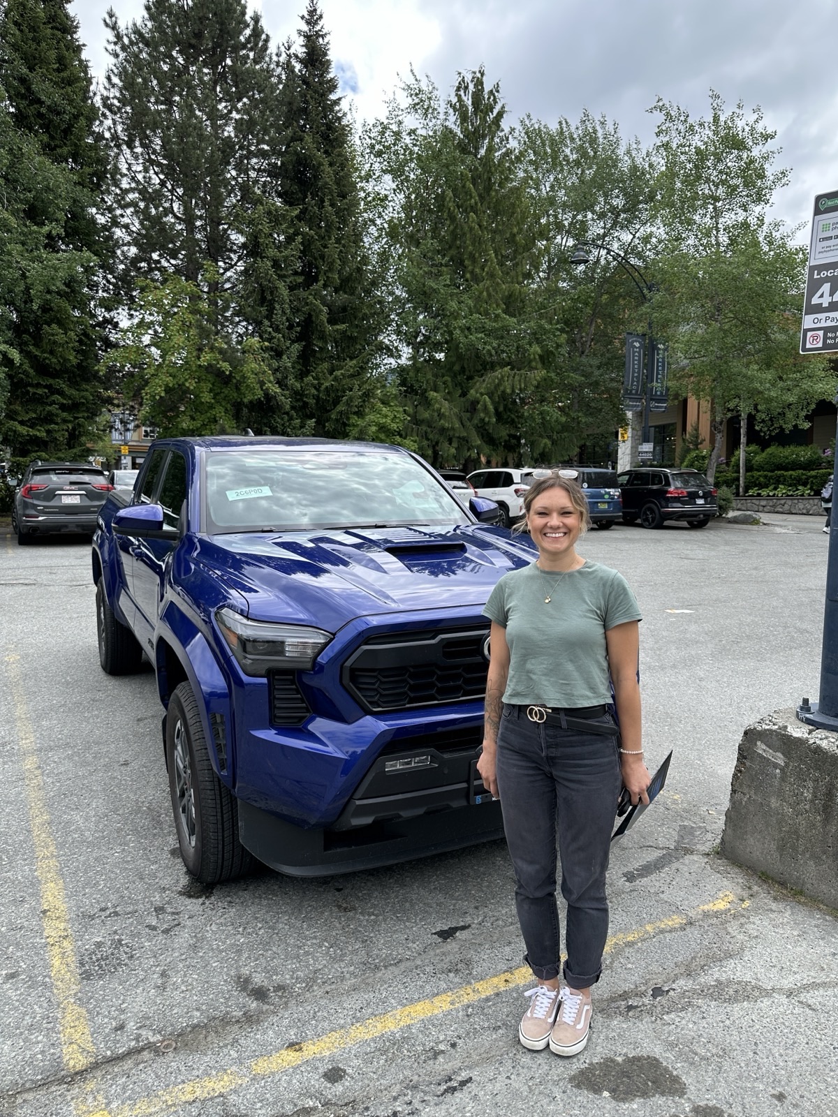 GetGoing customer with their new vehicle