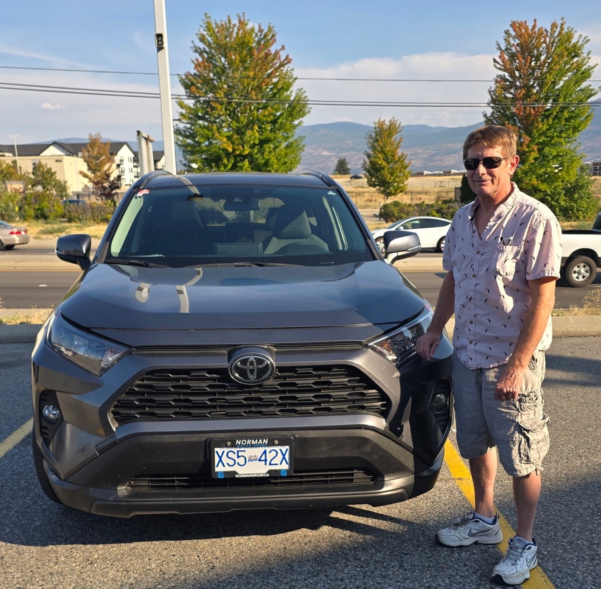 GetGoing customer with their new vehicle